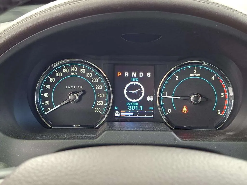 Jaguar Xf 2011 photo 5