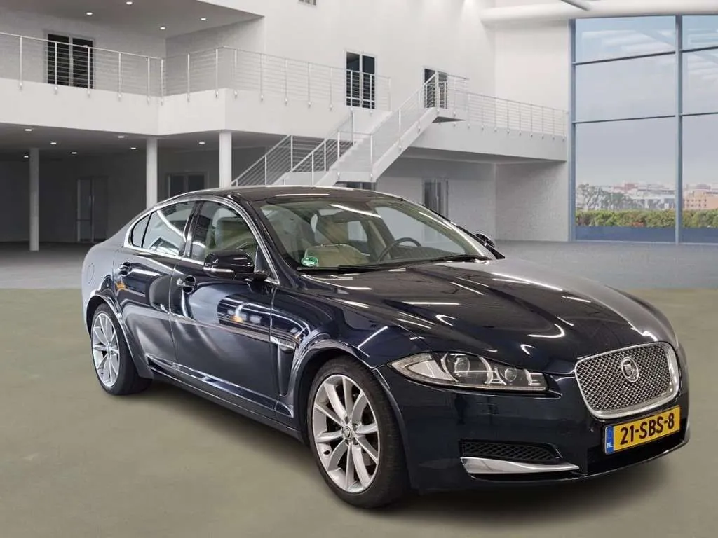 Jaguar Xf 2011 photo 2
