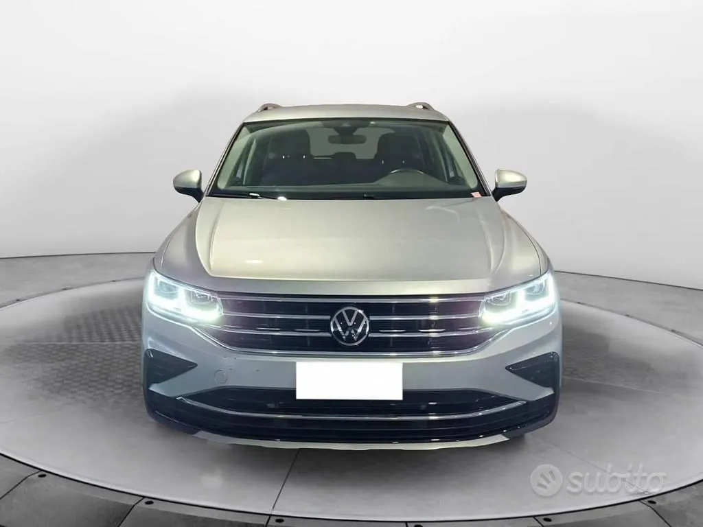Volkswagen Tiguan 2022 photo 2