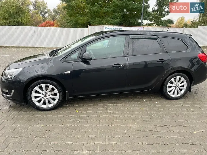 Opel Astra 2012 photo 2