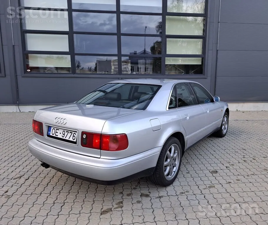 Audi A8 1996 photo 2