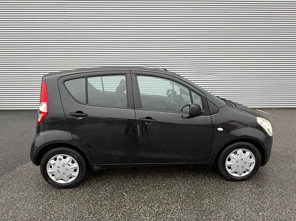 Suzuki Splash 2010 photo 4