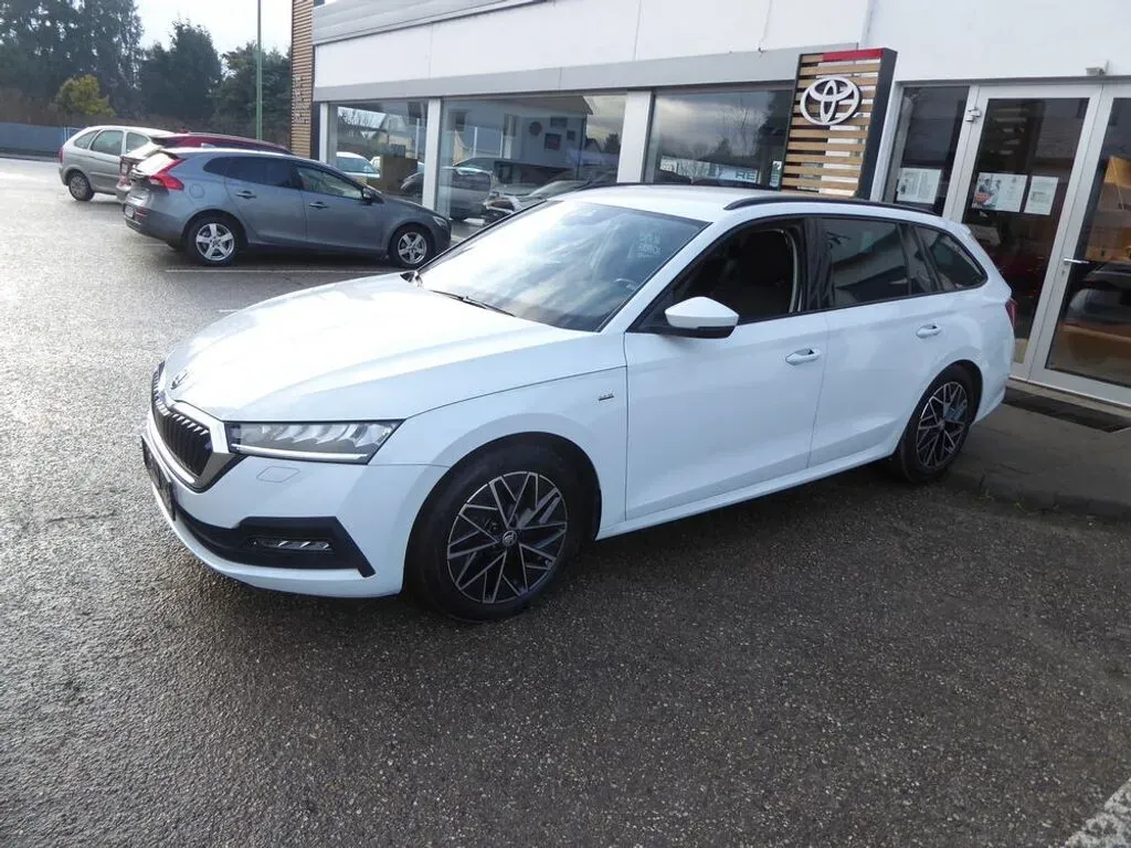 Skoda Octavia 2022 photo 2