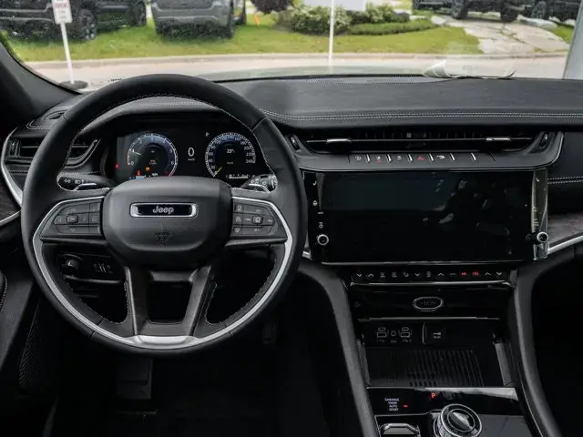 Jeep Grand Cherokee 2026 photo 3