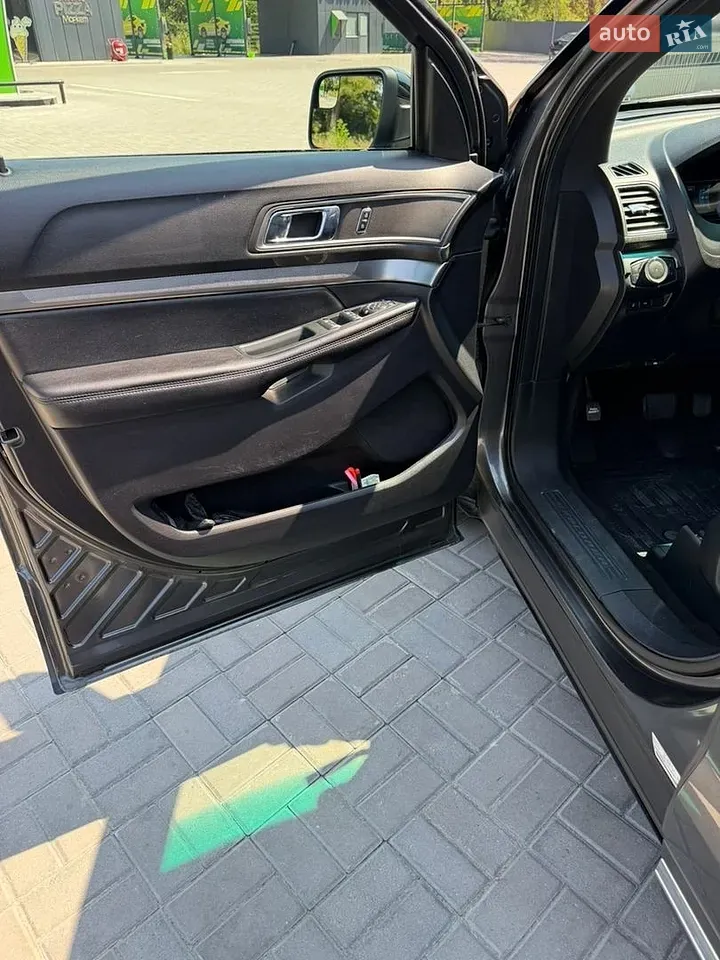 Ford Explorer 2018 photo 3
