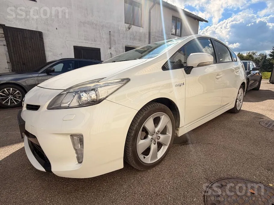 Toyota Prius 2012 photo 2