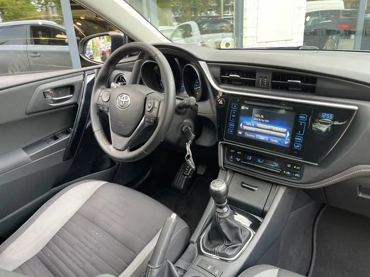 Toyota Auris 2016 photo 2