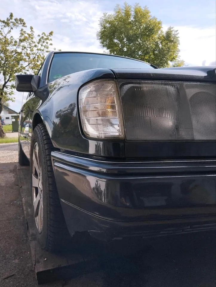 Mercedes-Benz S124 E320