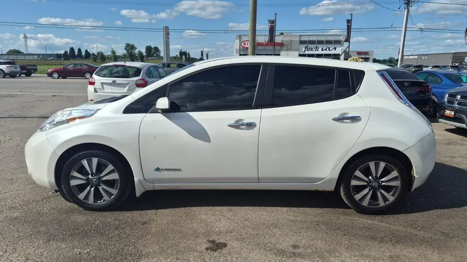 Nissan Leaf 2016 photo 2