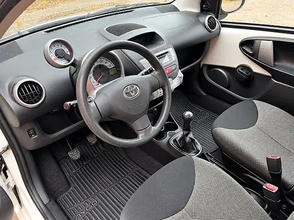 Toyota Aygo 2013 photo 5