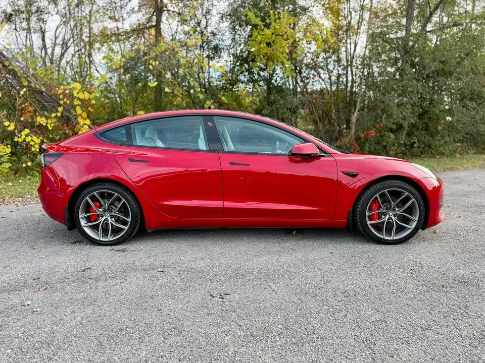 Tesla Model 3 2022 photo 4