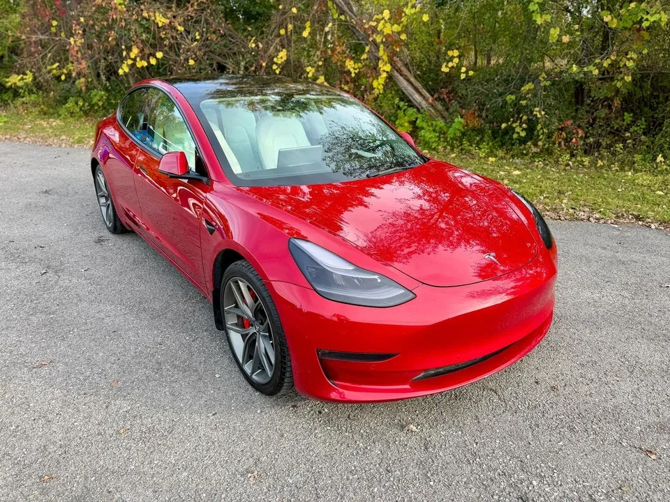 Tesla Model 3 2022 photo 2
