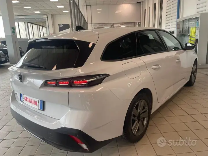 Peugeot 308 2024 photo 2