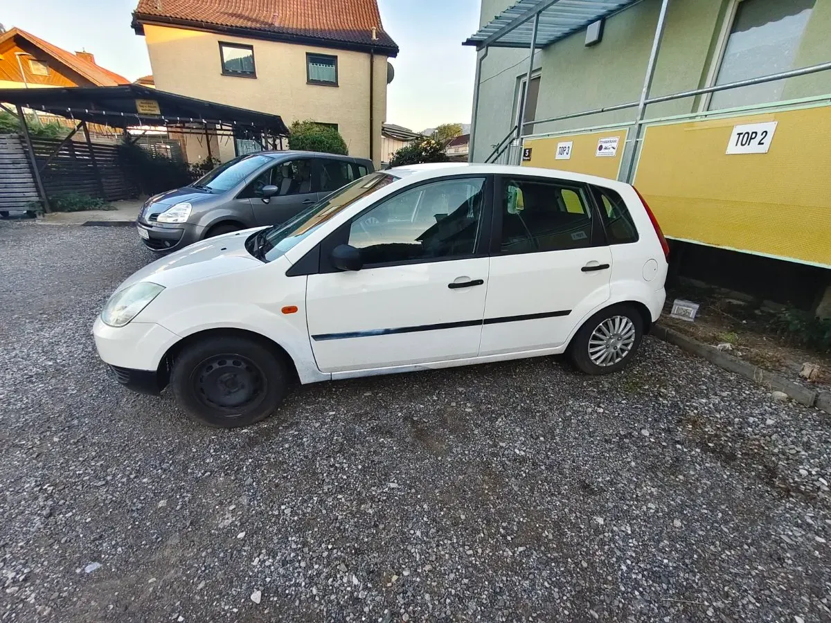 Ford Fiesta 2005 photo 2