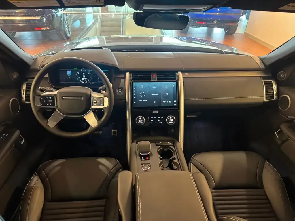 Land Rover Discovery 2025 photo 4