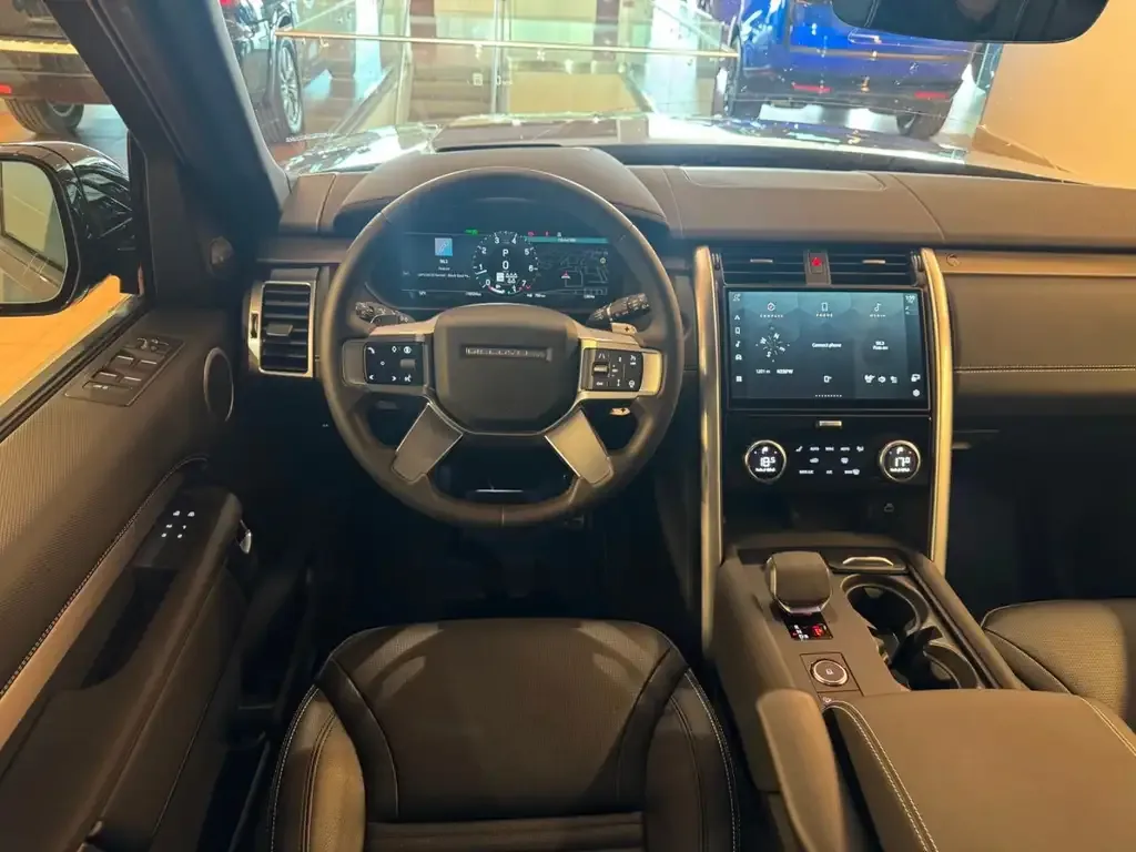 Land Rover Discovery 2025 photo 2