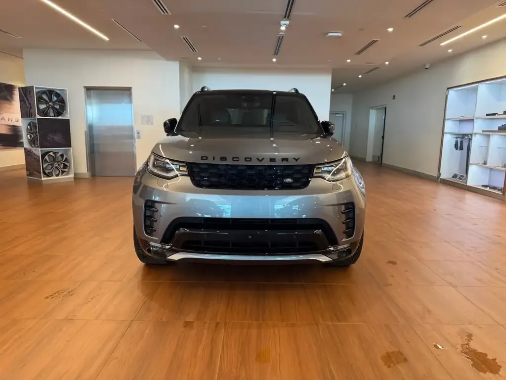 Land Rover Discovery 2025 photo 3