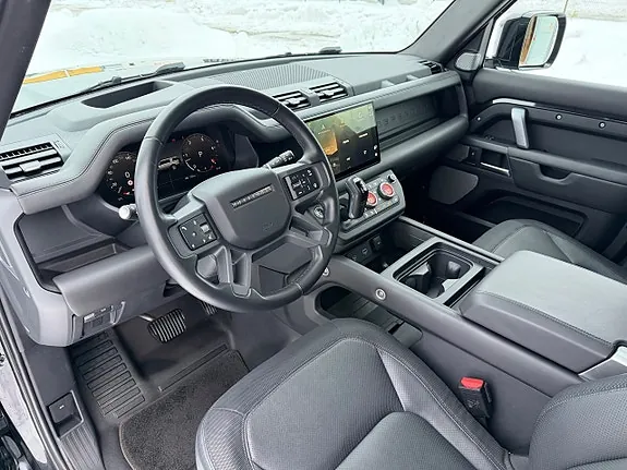 Land Rover Defender 130 2023 photo 5