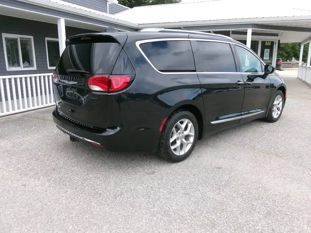 Chrysler Pacifica 2018 photo 3