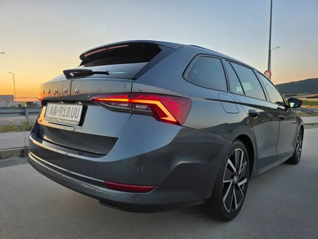 Skoda Octavia Combi 2021 photo 2