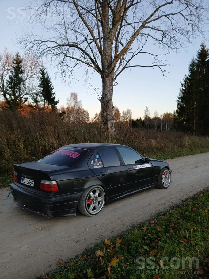 BMW 320 1992 photo 3