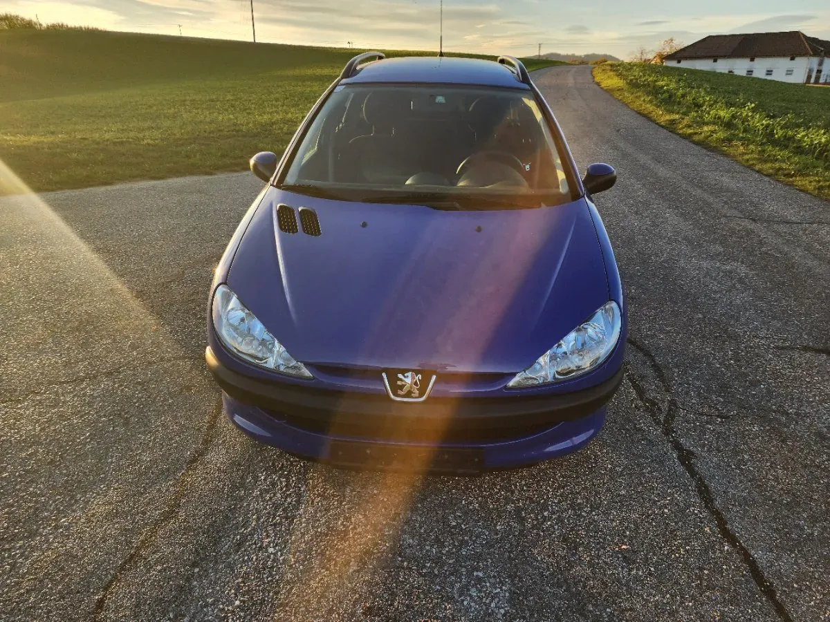 Peugeot 207 2005 photo 2