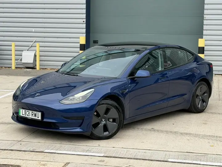 Tesla Model 3 2021 photo 2