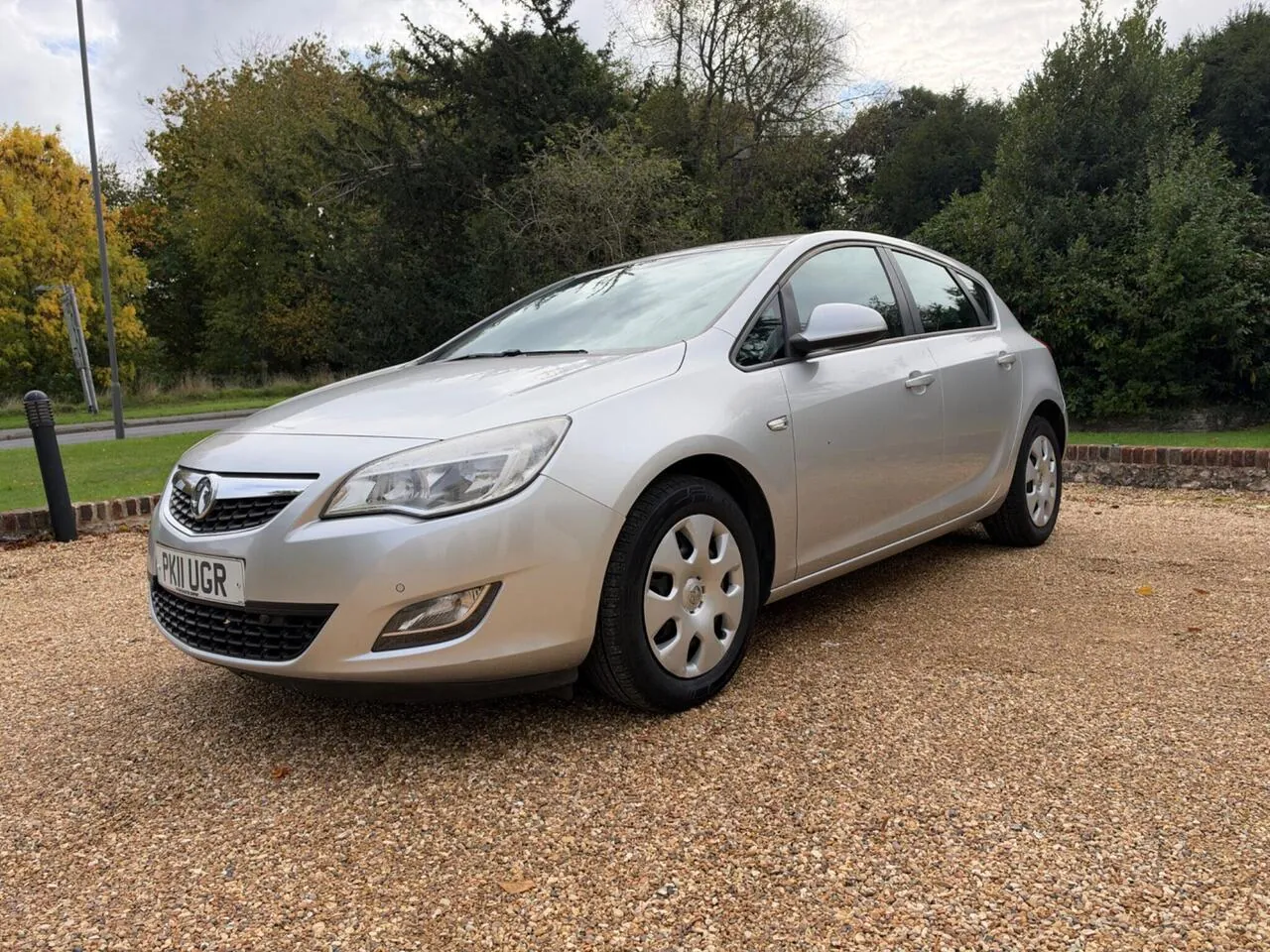 Vauxhall Astra 2011 photo 2