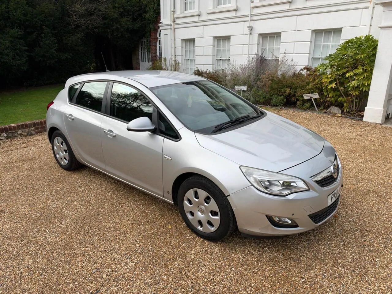 Vauxhall Astra 2011 photo 3