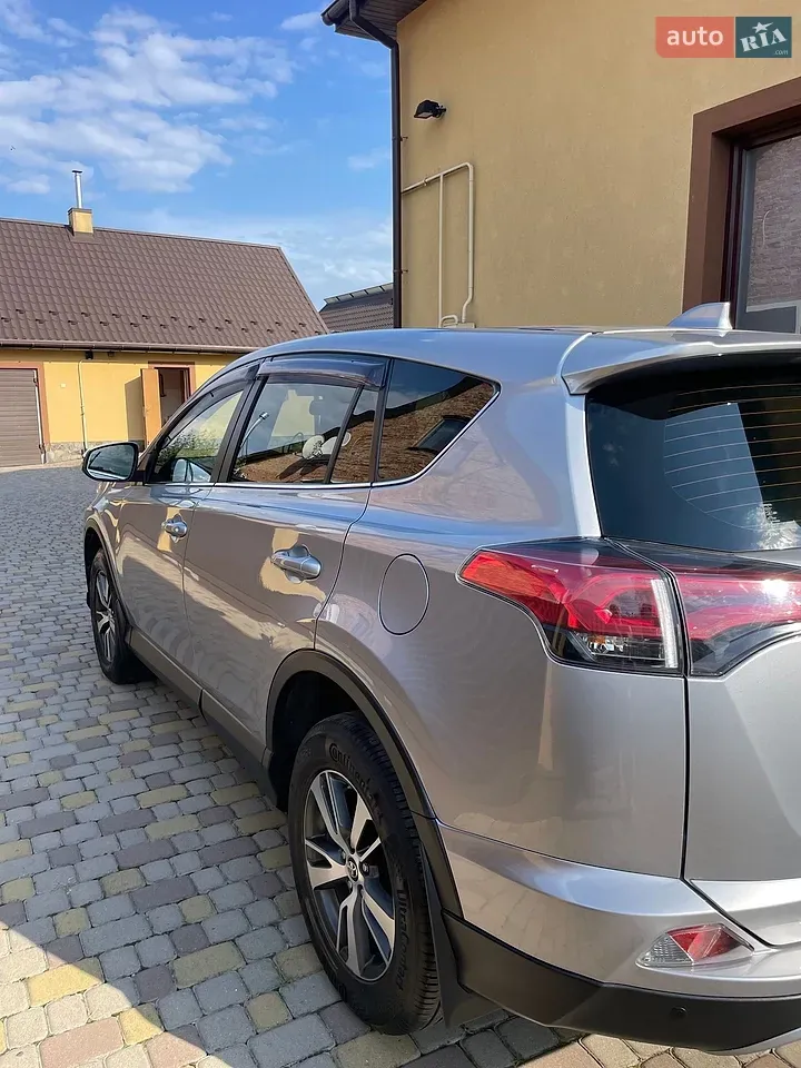 Toyota Rav4 2017 photo 3