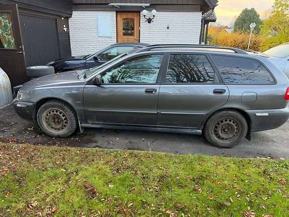 Volvo V40 2004 photo 2