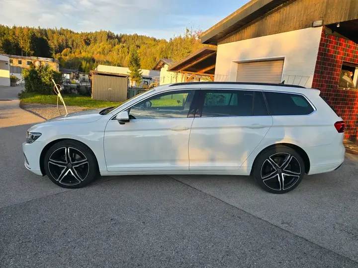 Volkswagen Passat Variant Business 2022 photo 2