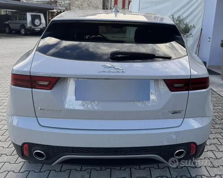 Jaguar E-Pace 2018 photo 4