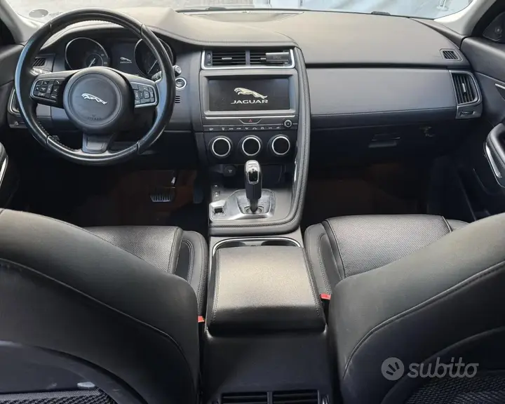 Jaguar E-Pace 2018 photo 5