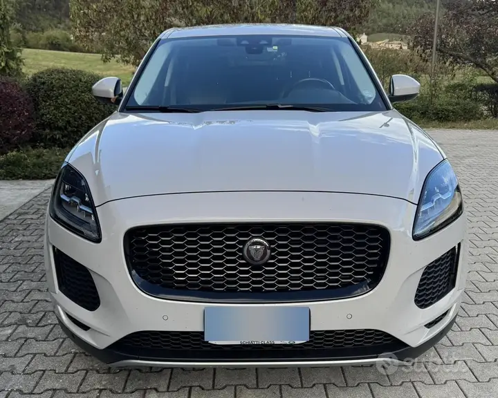 Jaguar E-Pace 2018 photo 2