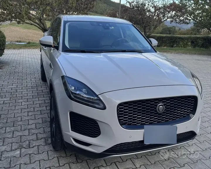 Jaguar E-Pace 2018 photo 3