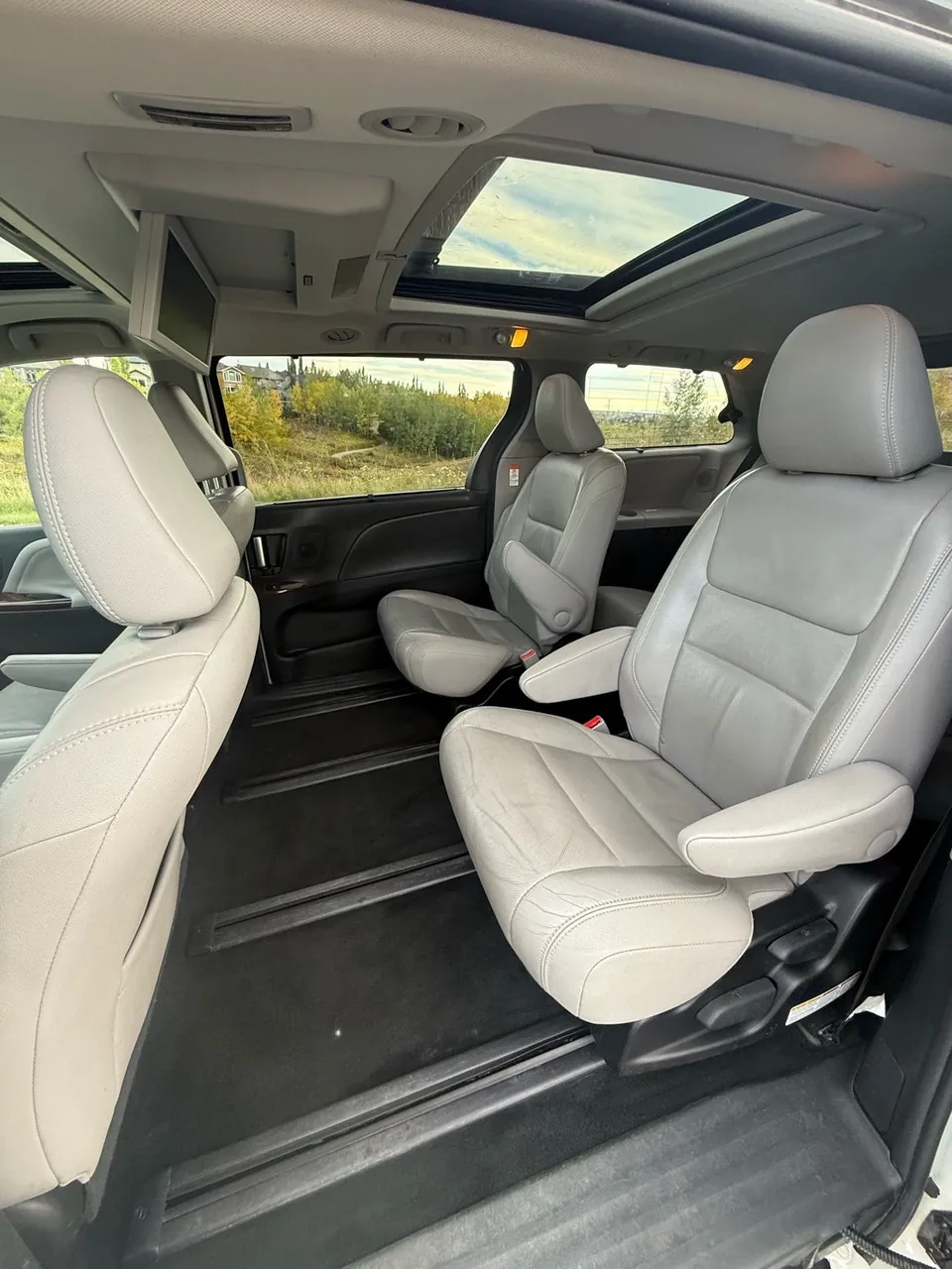 Toyota Sienna 2015 photo 3