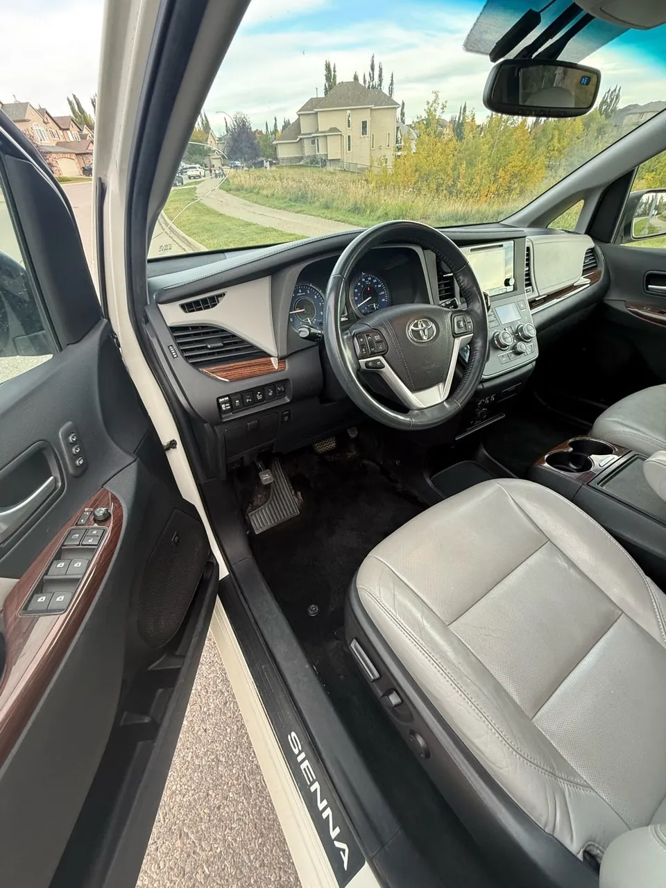 Toyota Sienna 2015 photo 2