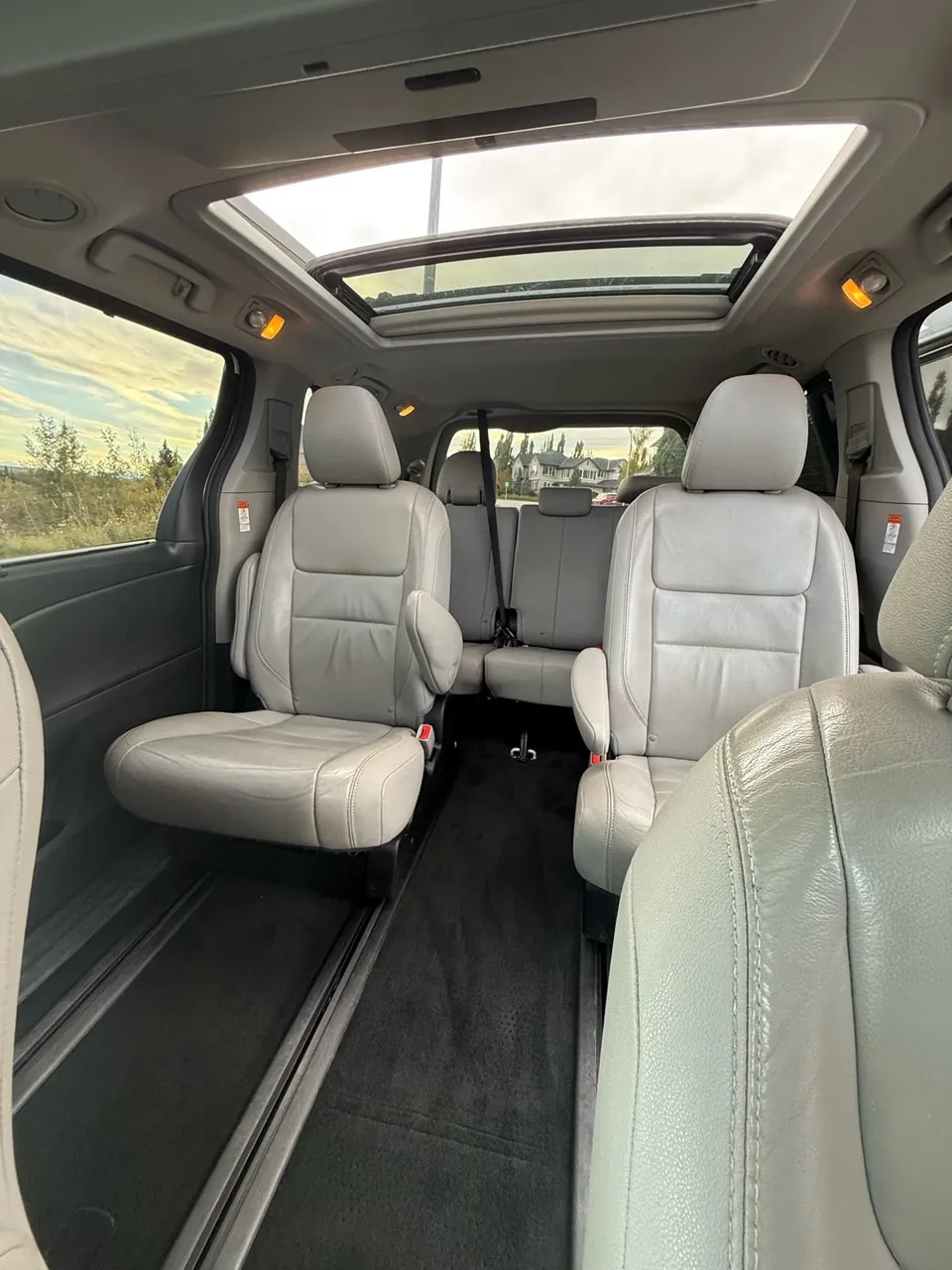 Toyota Sienna 2015 photo 4