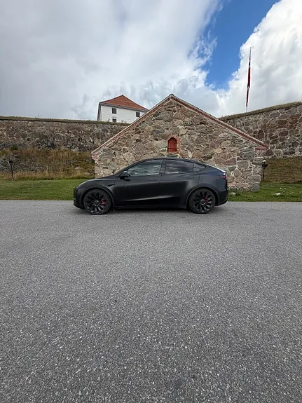 Tesla Model Y 2023 photo 3