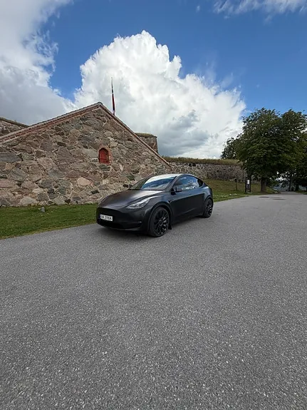 Tesla Model Y 2023 photo 4