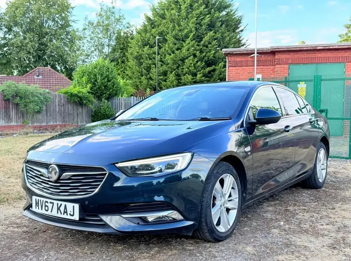 Vauxhall Insignia 2017 photo 2