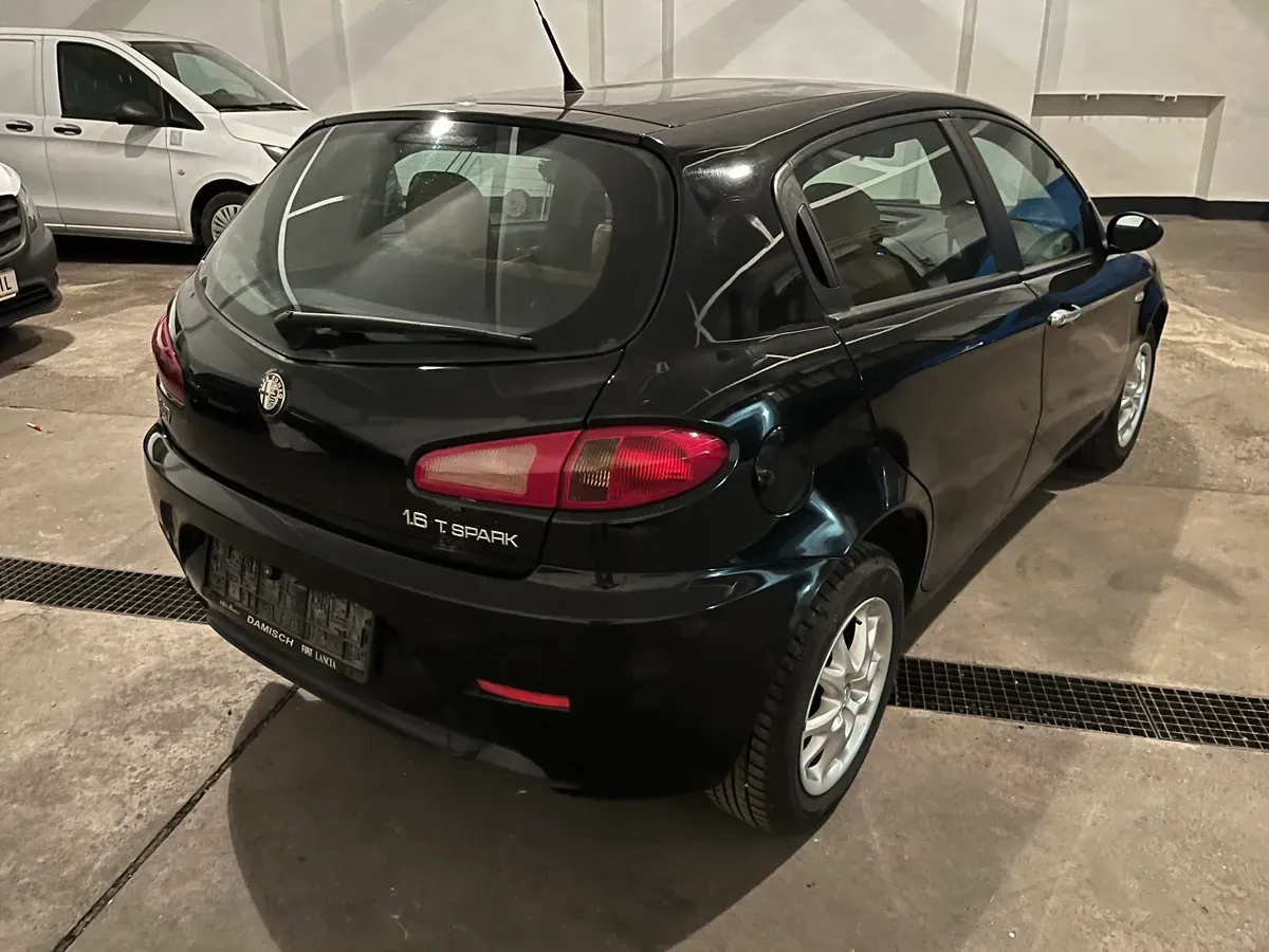 Alfa Romeo 147 2005 photo 3