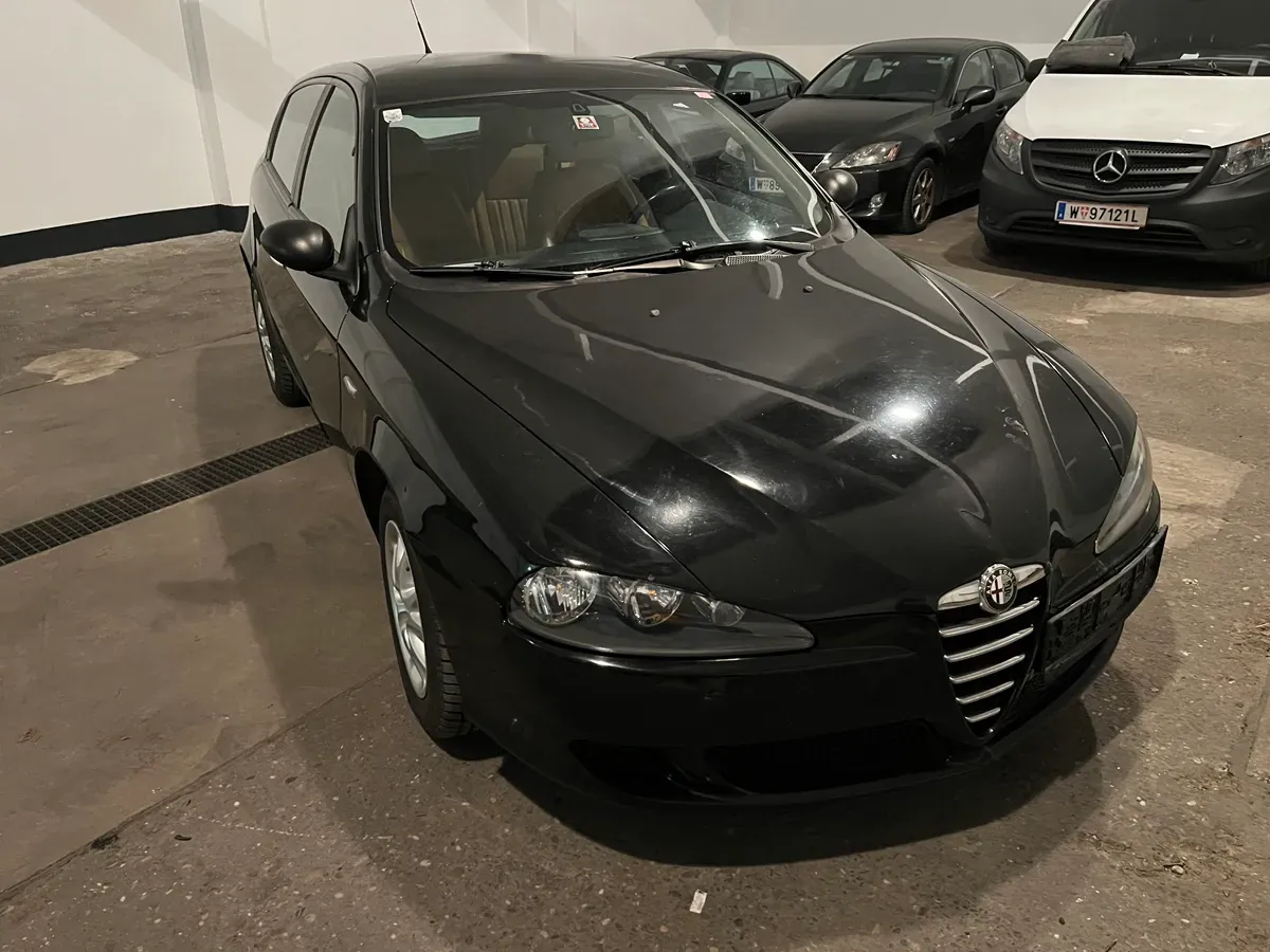 Alfa Romeo 147 2005 photo 2