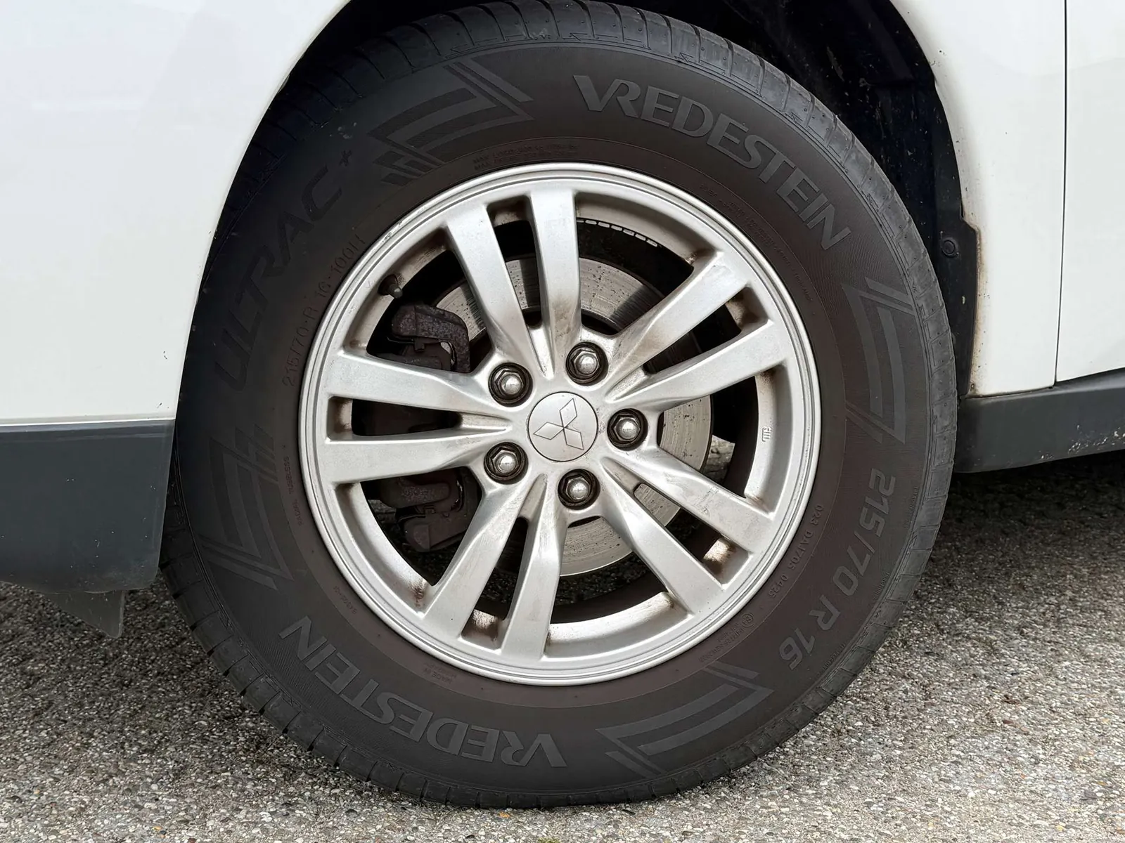 Mitsubishi Outlander 2014 photo 2