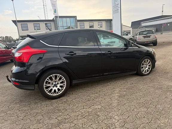 Ford Focus 2011 photo 3