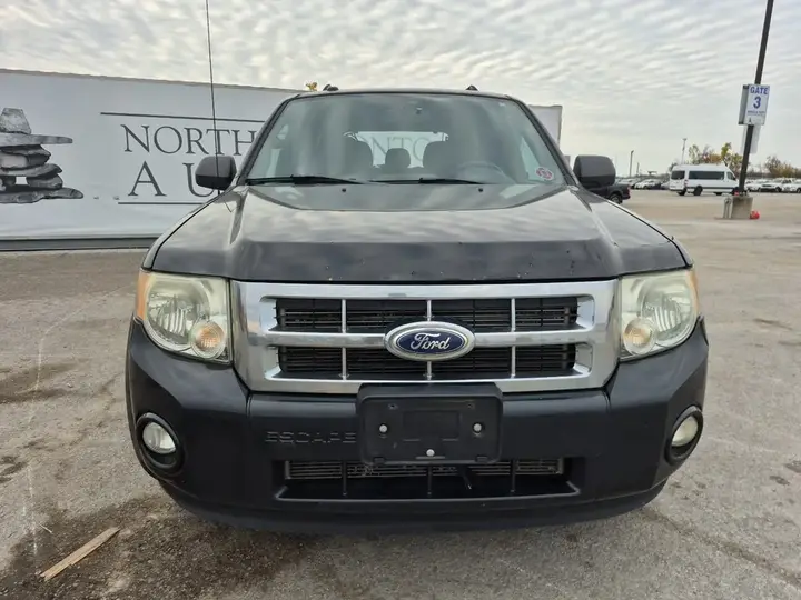 Ford Escape 2011 photo 2