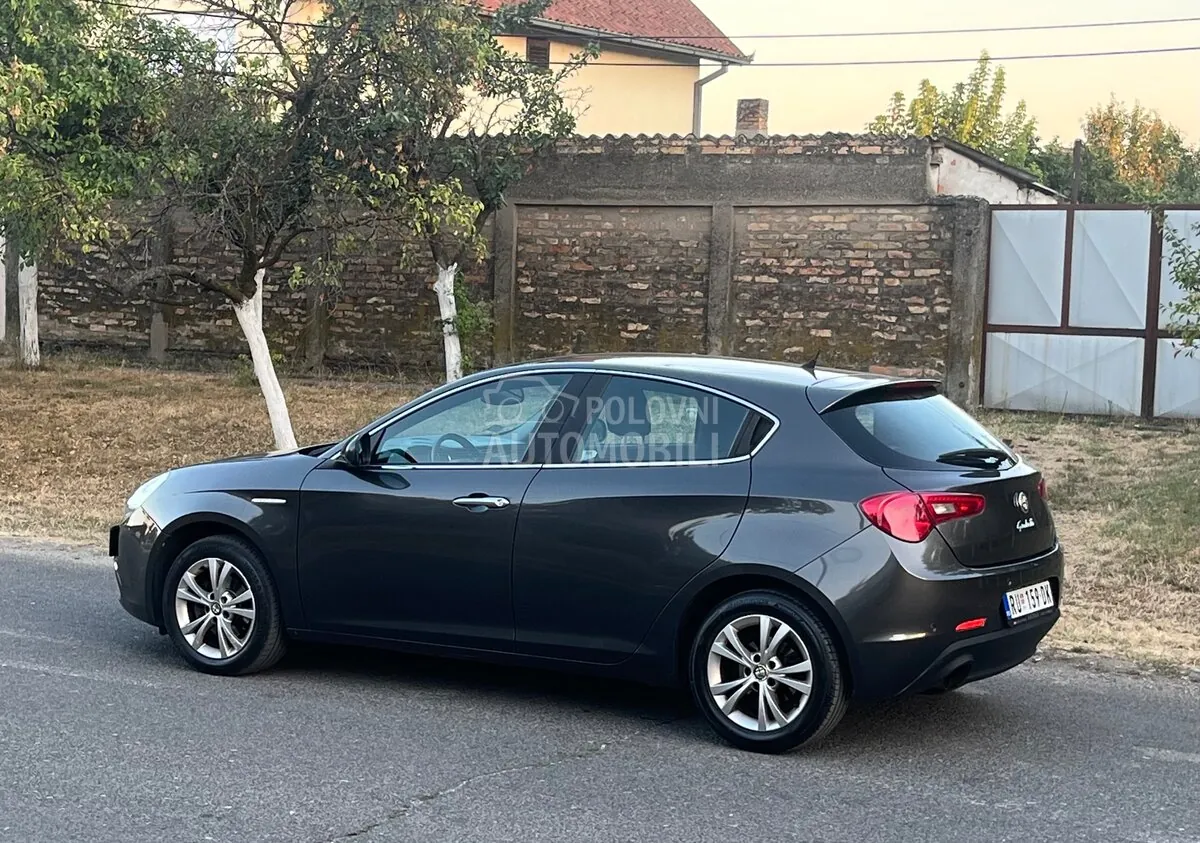 Alfa Romeo Giulietta 2010 photo 4