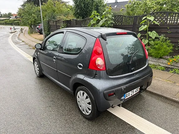Peugeot 107 2007 photo 4