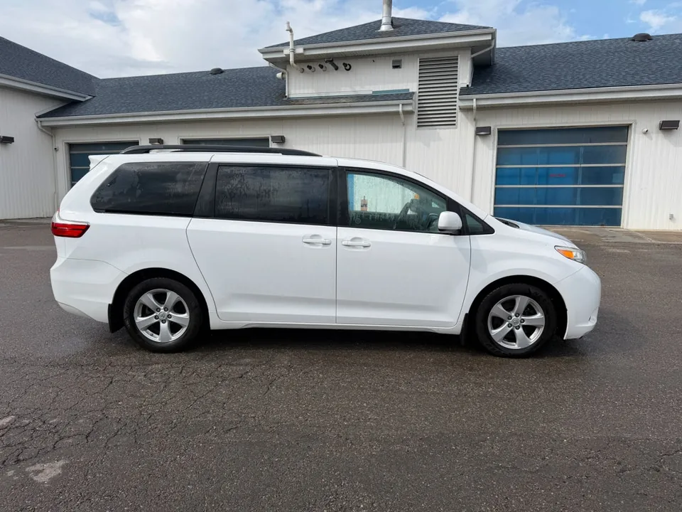 Toyota Sienna 2015 photo 5